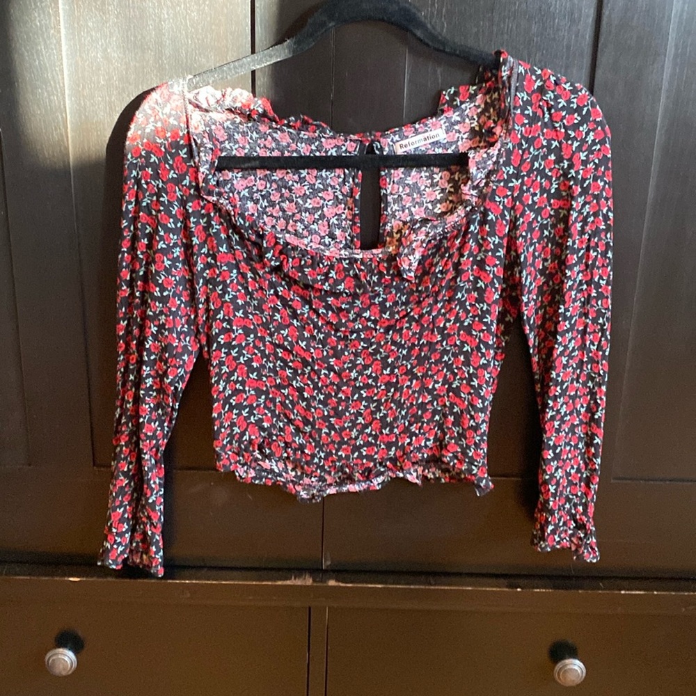 Reformation size 4, crop long sleeve, cute floral top